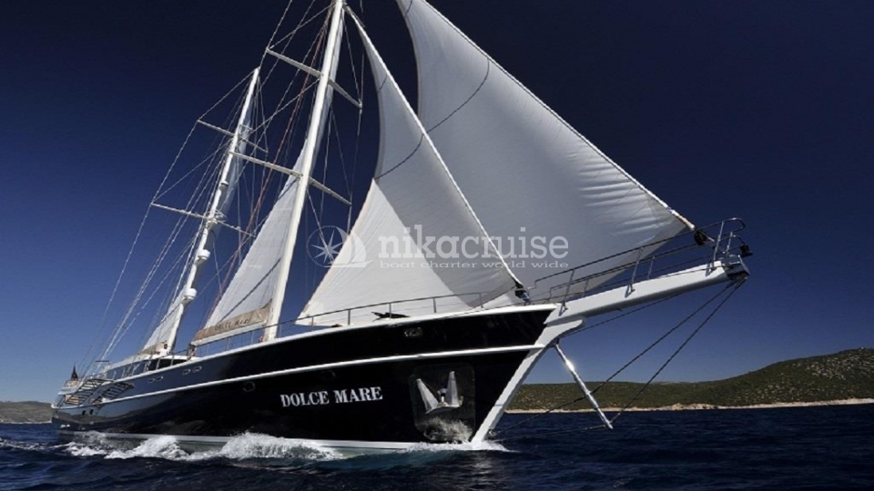 4765 YACHT DOLCE MARE Deluxe Yacht