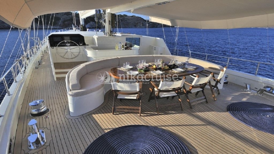 4771 YACHT DOLCE MARE Deluxe Yacht