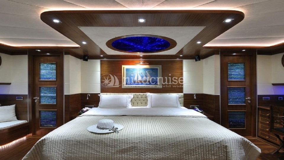 4753 YACHT DOLCE MARE Deluxe Yacht