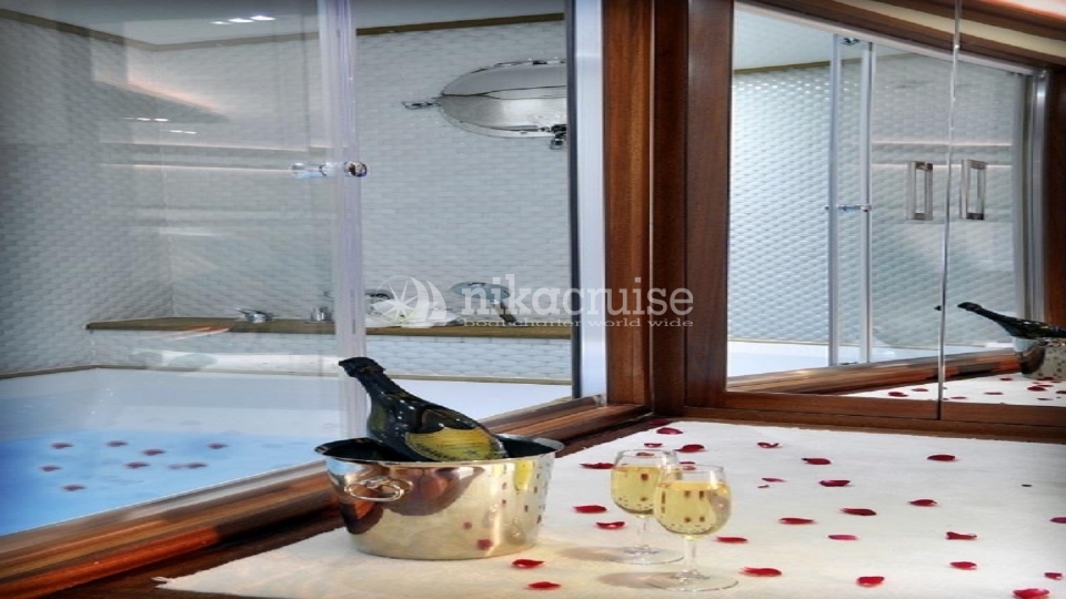 4772 YACHT DOLCE MARE Deluxe Yacht