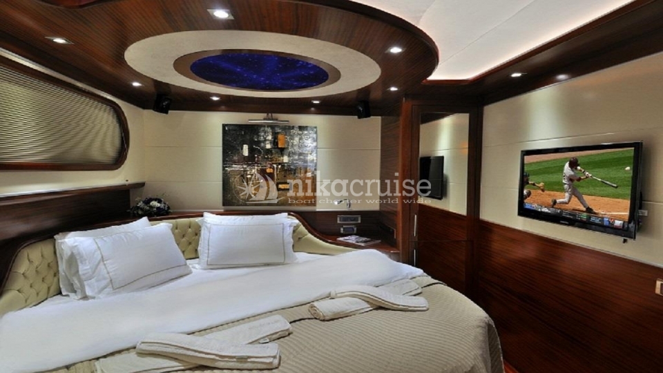 4756 YACHT DOLCE MARE Deluxe Yacht