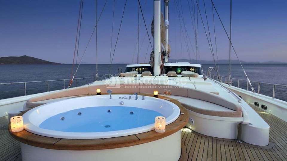 4767 YACHT DOLCE MARE Deluxe Yacht