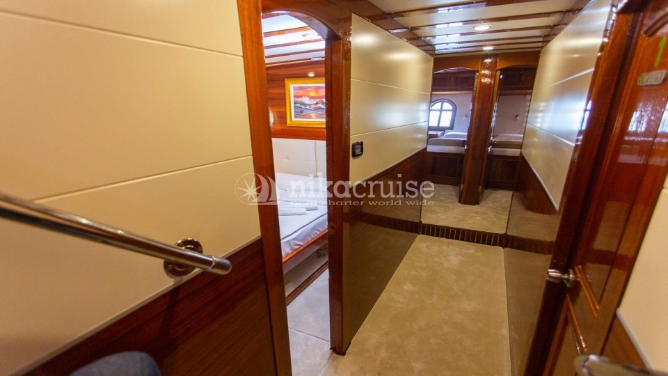 4928 YACHT KADENA Luxury Yacht