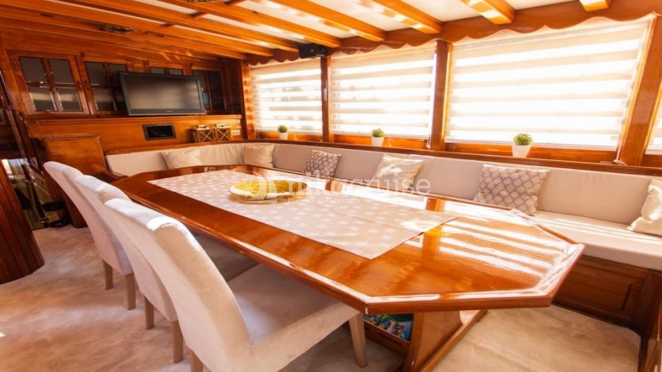 4927 YACHT KADENA Luxury Yacht