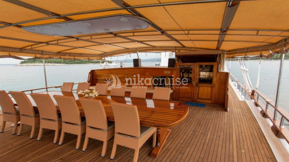 4945 YACHT KADENA Luxury Yacht