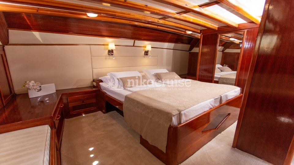 4942 YACHT KADENA Luxury Yacht