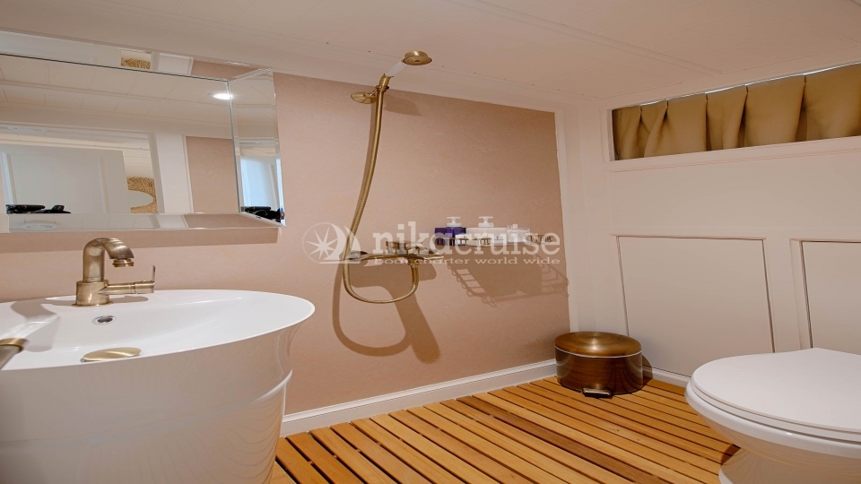 7852 YACHT COBRA 3 Luxury Yacht