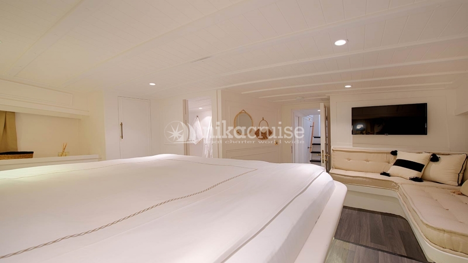 7851 YACHT COBRA 3 Luxury Yacht