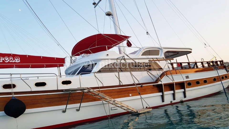 5823 BLU DREAM Luxury Yacht