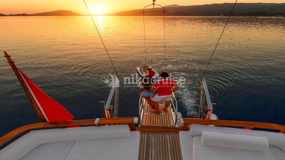 5827 BLU DREAM Luxury Yacht