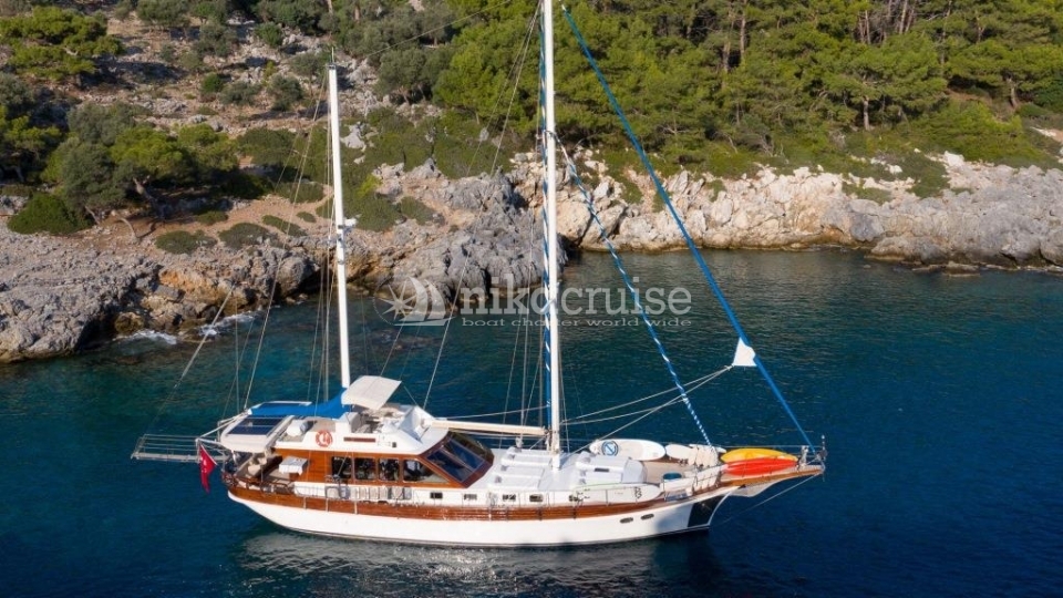 7549 YACHT SERENITY 70 Luxury Yacht