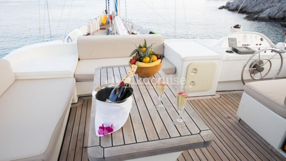 7553 YACHT SERENITY 70 Luxury Yacht