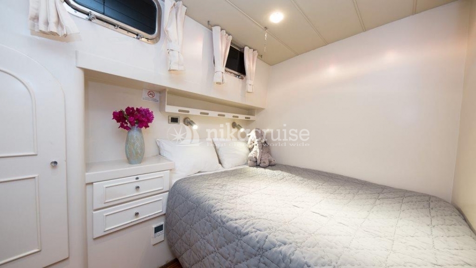 7567 YACHT SERENITY 70 Luxury Yacht