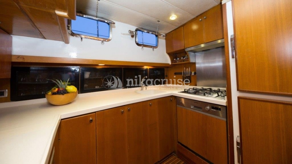7560 YACHT SERENITY 70 Luxury Yacht