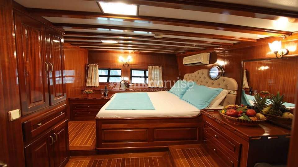 3048 YACHT PRENSES SELİN Luxury Yacht
