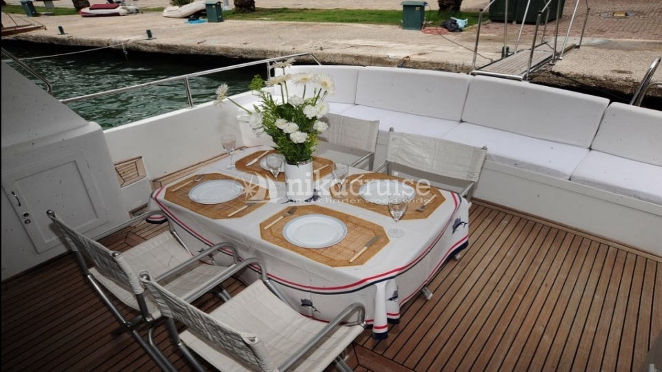 5386 YACHT LAGOON Motor Yacht