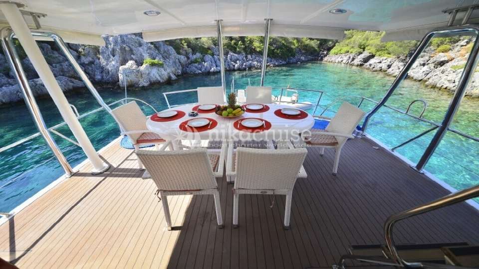 7420 YACHT MY LILA Motor Yacht