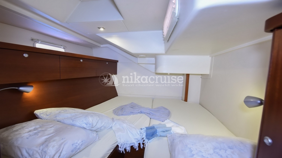 2046 OCEAN BLUE Sailing Boat
