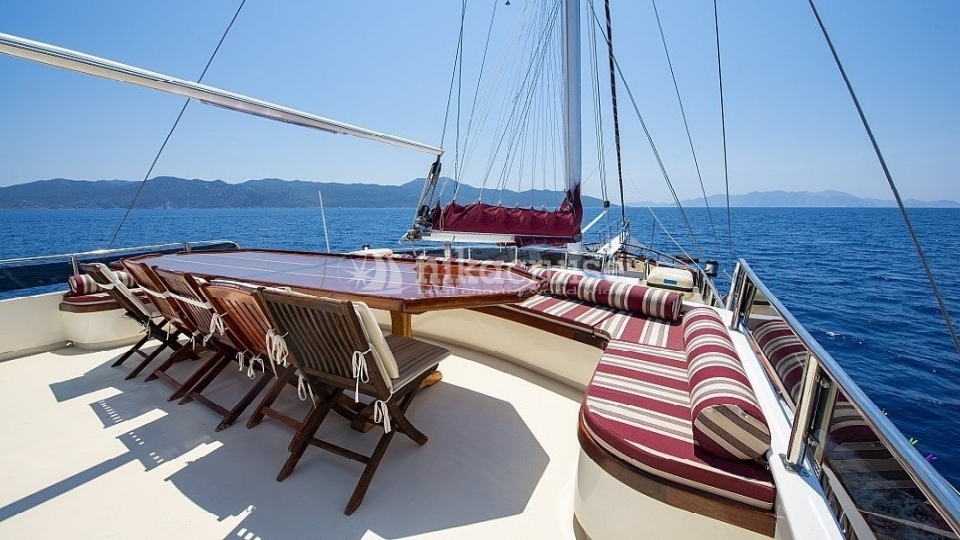 7299 YACHT VESTA SEVİL Luxury Yacht