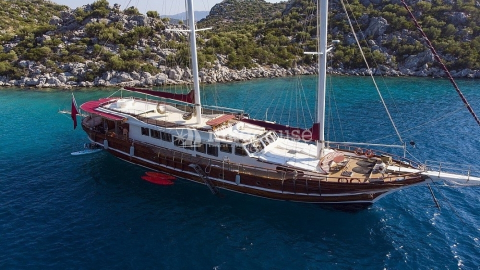 7289 YACHT VESTA SEVİL Luxury Yacht