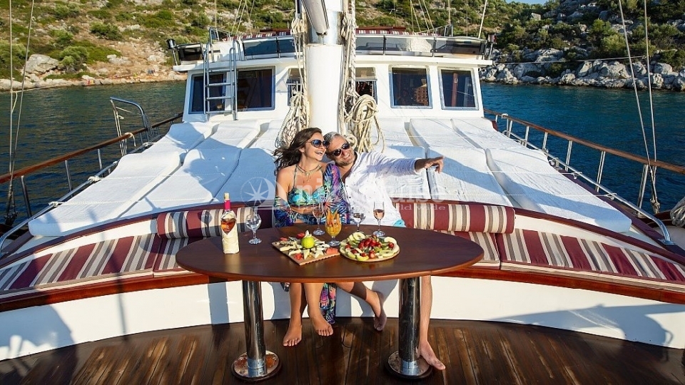 7293 YACHT VESTA SEVİL Luxury Yacht