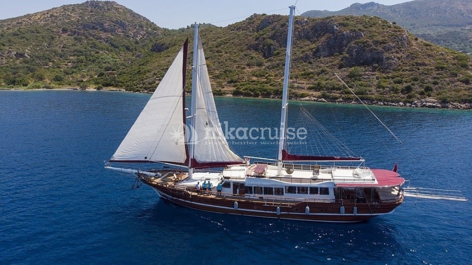 7290 YACHT VESTA SEVİL Luxury Yacht