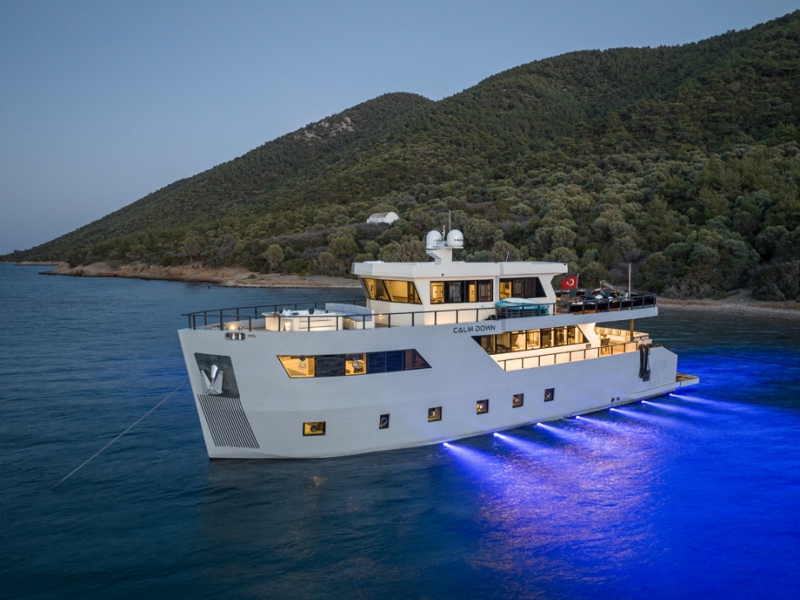 CALM DOWN YACHT