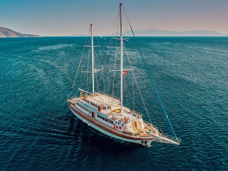 YACHT BOREAS