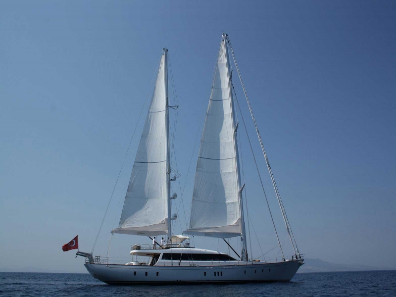 YACHT GLORIOUS