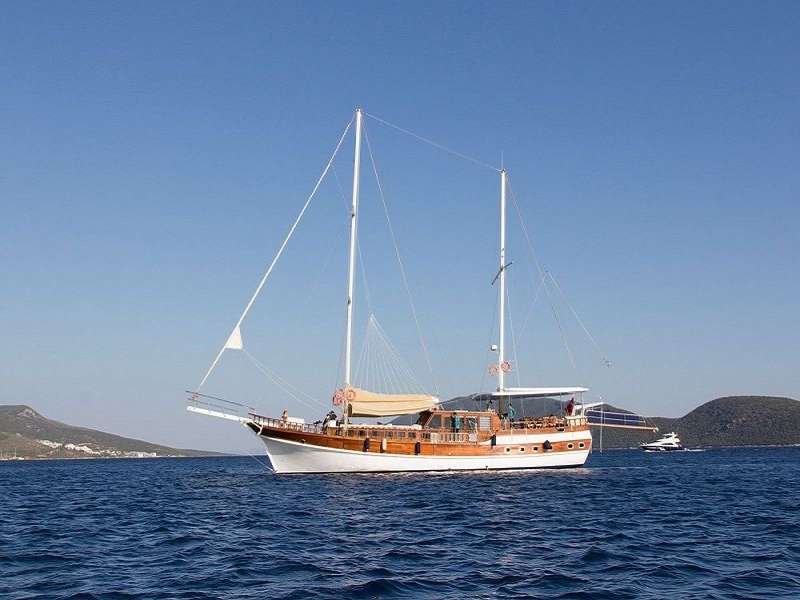 YACHT HEMERA