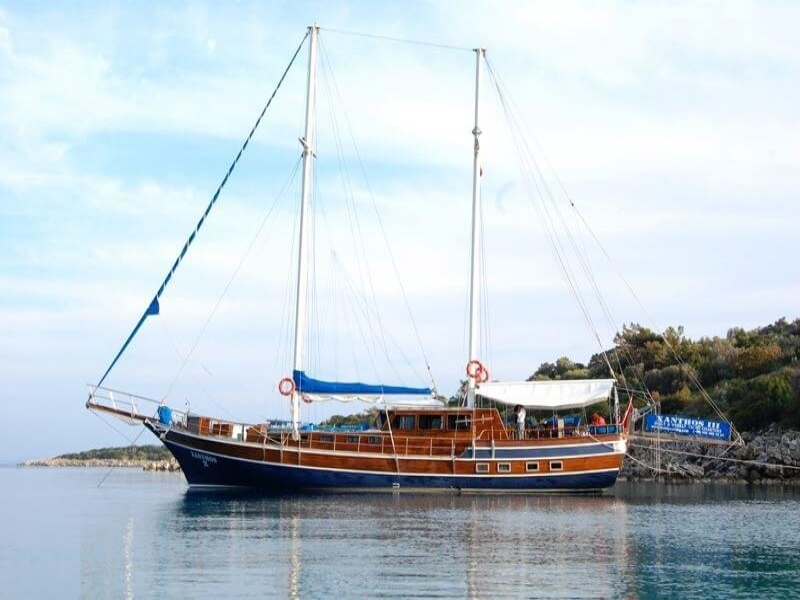 YACHT XANTHOS 3